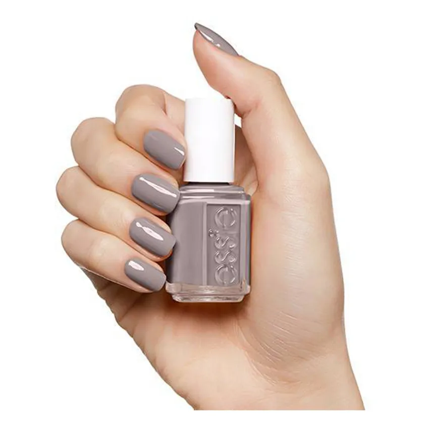 طلاء أظافر إيسي essie – Nail Polish - Jet Set Cool 🌟 لون رمادي أنيق يعكس الأجواء الحضرية والشياكة المترفة، يجمع بين الجمال البسيط والأناقة الراقية